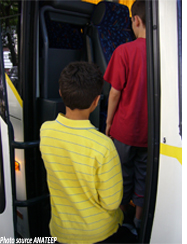 enfant dans un bus